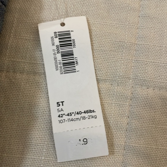 Boys quilted vest. Old Navy 5T. - Picture 3 of 4